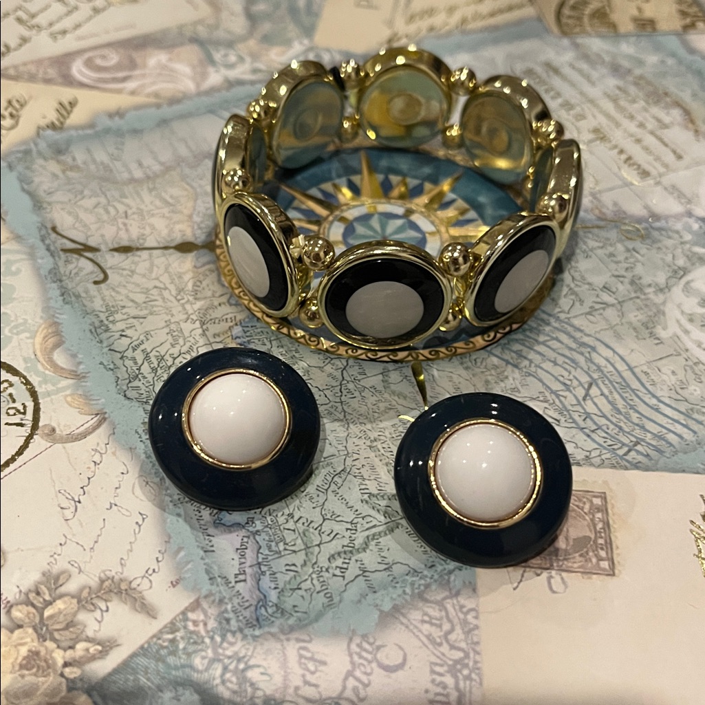 Gold And Blue Jewelry Set 10$